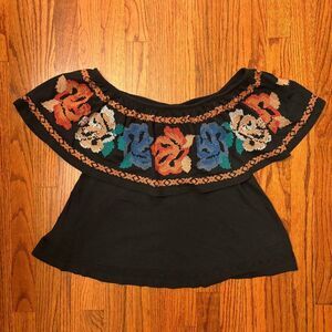 FREE PEOPLE Black Embroidered Off-Shoulder Top – Size S